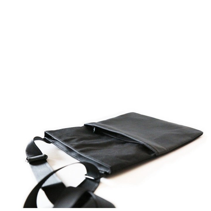 Sac noir a bandouliere 2 poches en polyester 24x31 cm