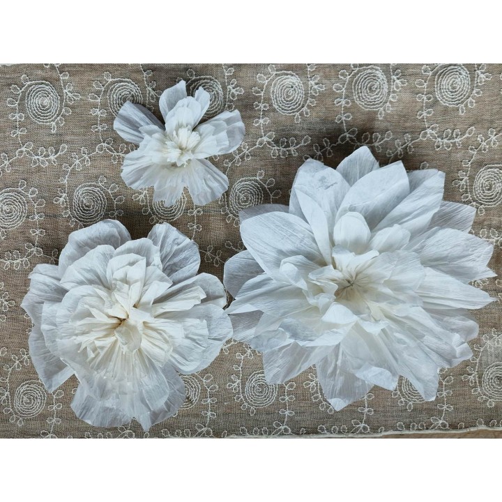 Fleur en papier blanche recycle fait a la main d18 cm