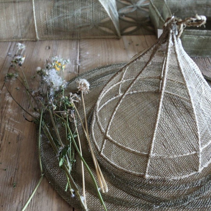 Small round food cover in abaca net d20 h18 cm