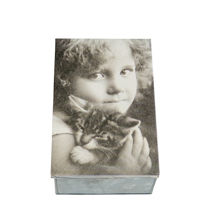 Boite en fer-blanc avec petite fille et chat 21 x 32 h12 cm