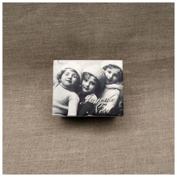 Vintage tin box with 3 children and "joyeux noel" written 7x9 h5 cm