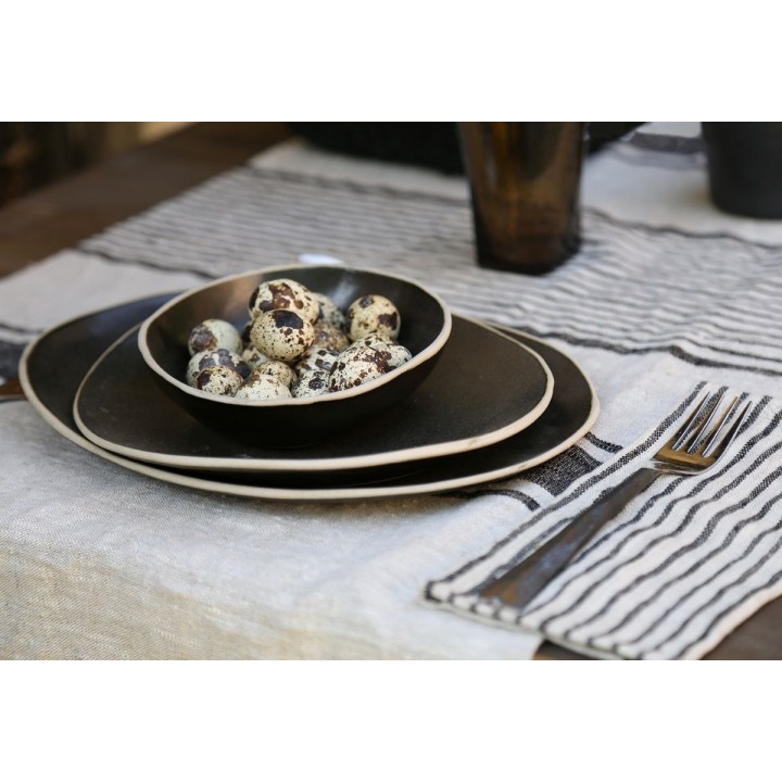 Assiette creuse ovale noire bordure naturelle en gres 21 x 24 cm