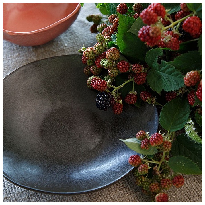 Assiette plate noire en gres d25 cm