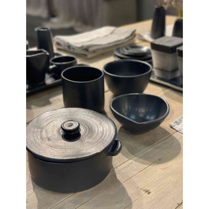 Tazza in gres nero senza manico d9 h9 cm