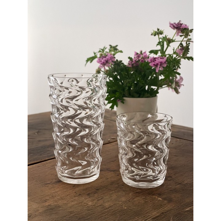 Transparent methacrylate waved glass