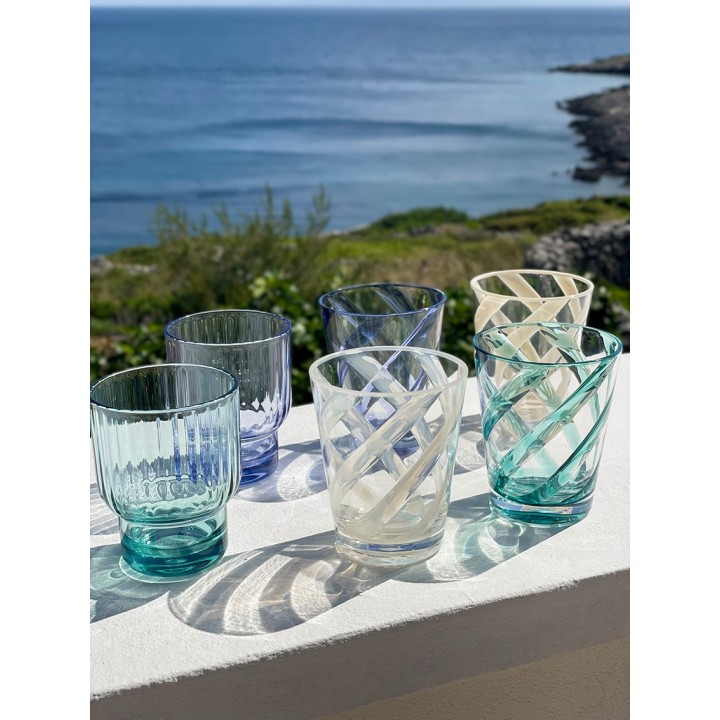 Verre en methacrylate avec lignes verticales empilable