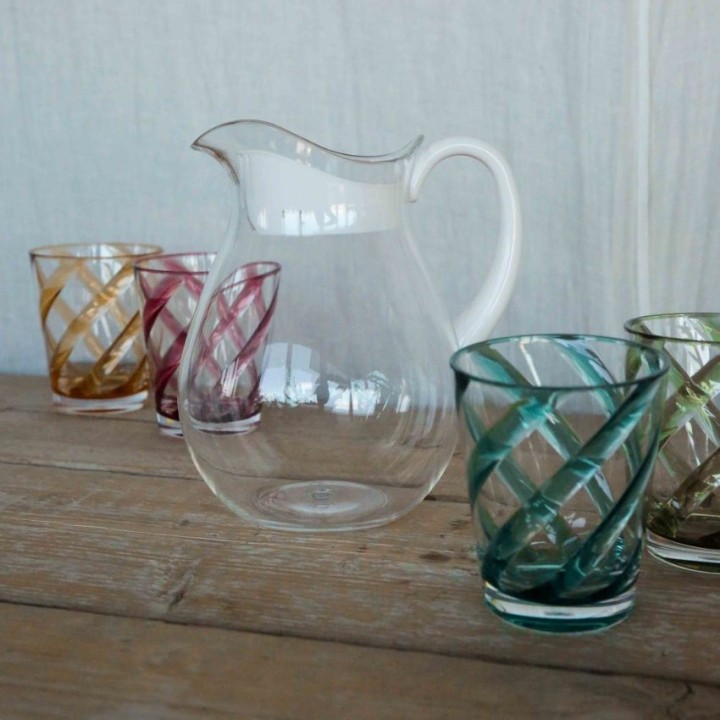 Carafe en methacrylate avec bouchon et poignee blanc h21 cm