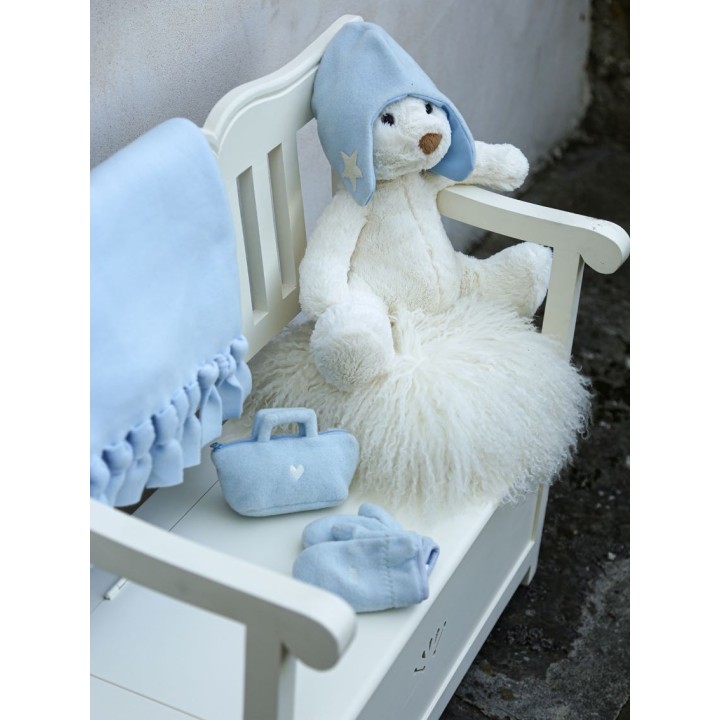 Bonnet en souple polaire bleu clair avec décoration étoile. une idée cadeaux pratique, chaude et jolie pour votre bebé.