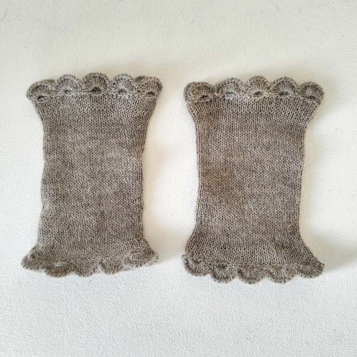 Polsini 100% alpaca colore nocciola bordo cappette