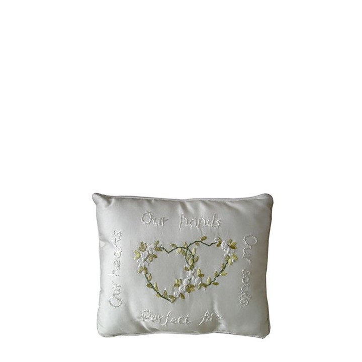 Coussin blanc avec couers 18 x 23.5 cm