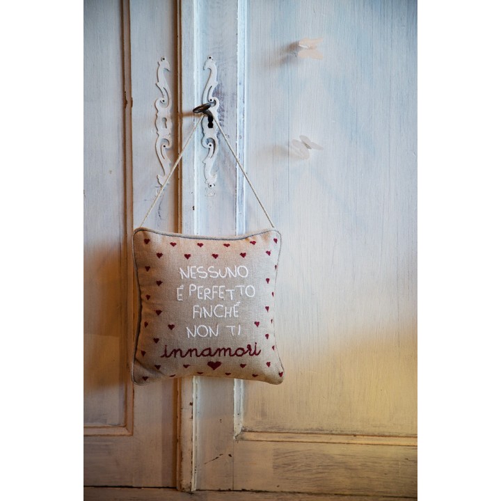 "nessuno e perfetto" (nobody's perfect)throw pillow 20 x 20 cm