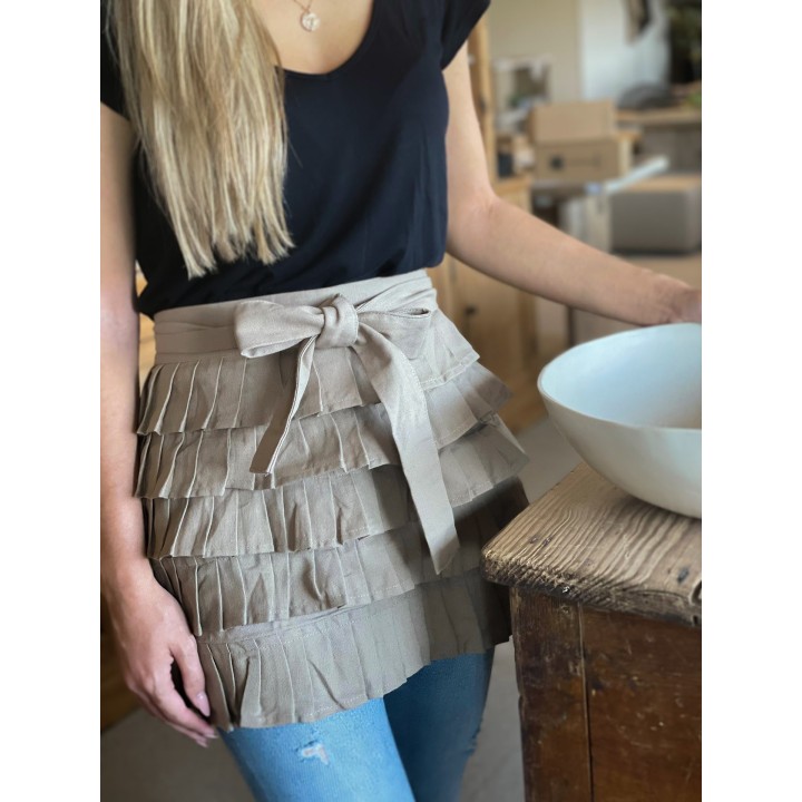 100% cotton apron with frills