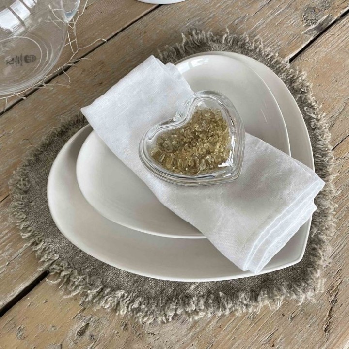 Heart shaped natural 100% soft raw linen underplate with fringes h35 cm