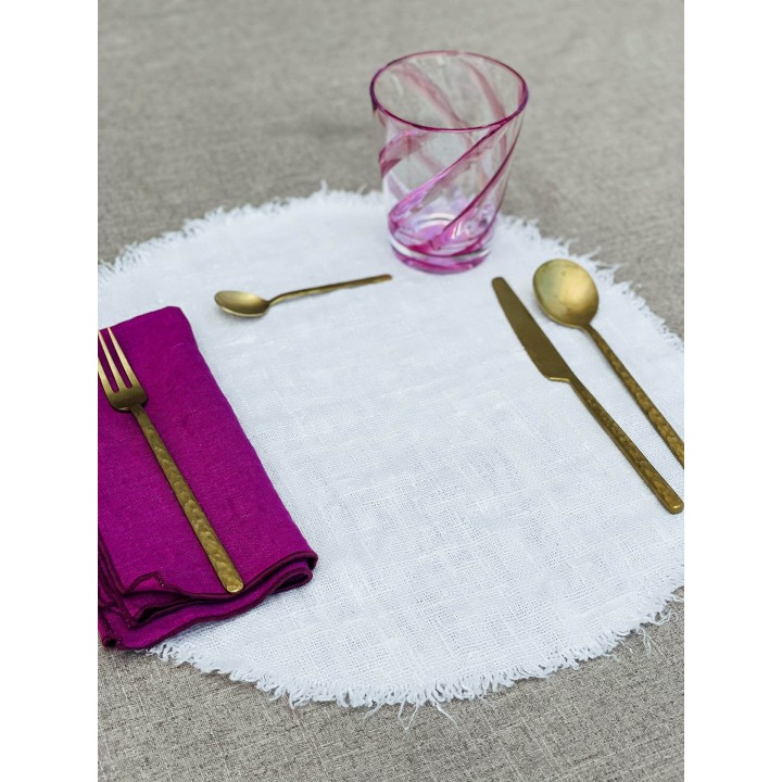 Round white 100% raw soft linen underplate d39 cm
