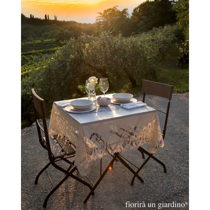 Nappe vinyle en dentelle impermeable 137x137 cm