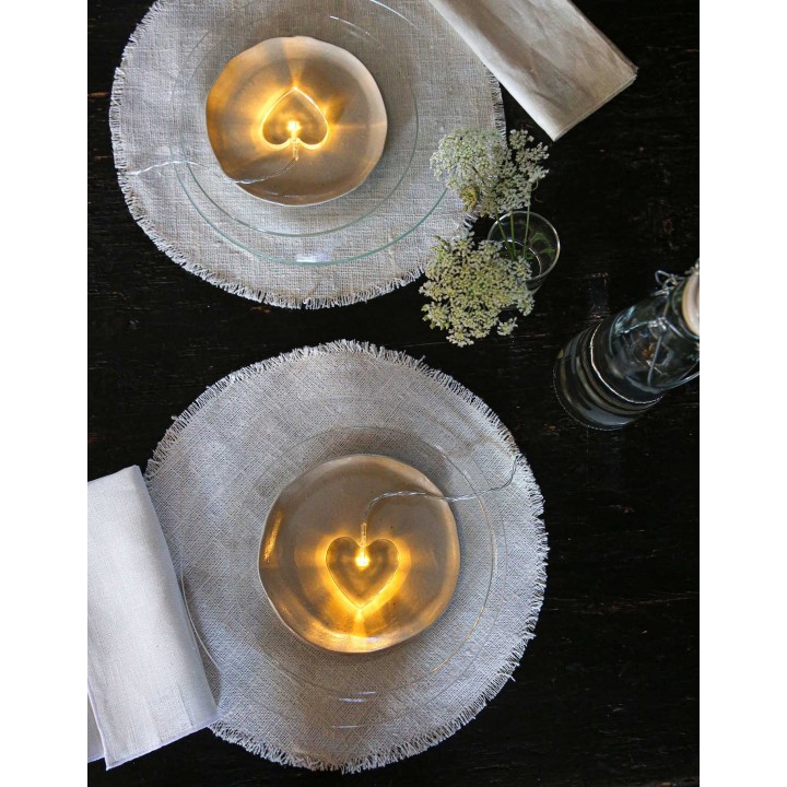 Round white 100 % linen underplate