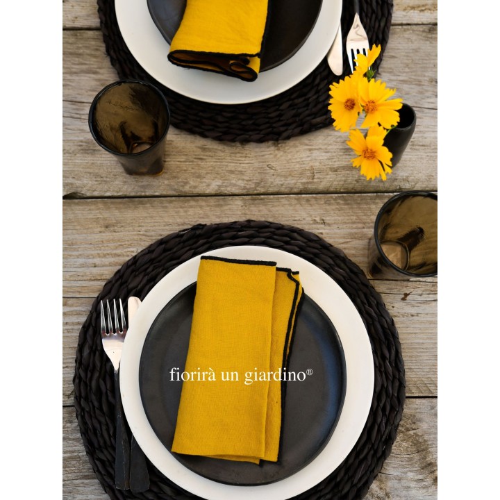 Serviette 100% lin 40x40 cm avec bord noire