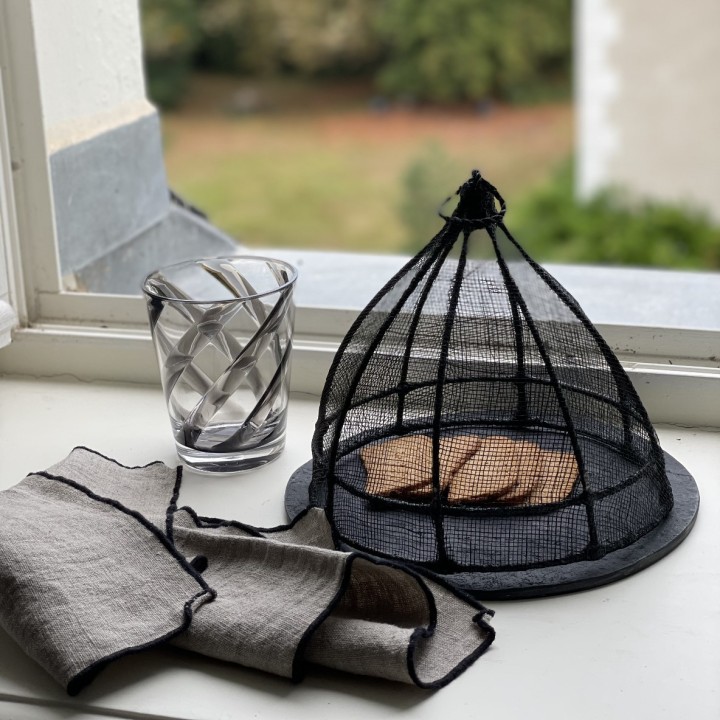 100% linen napkin 40x40 cm black hem