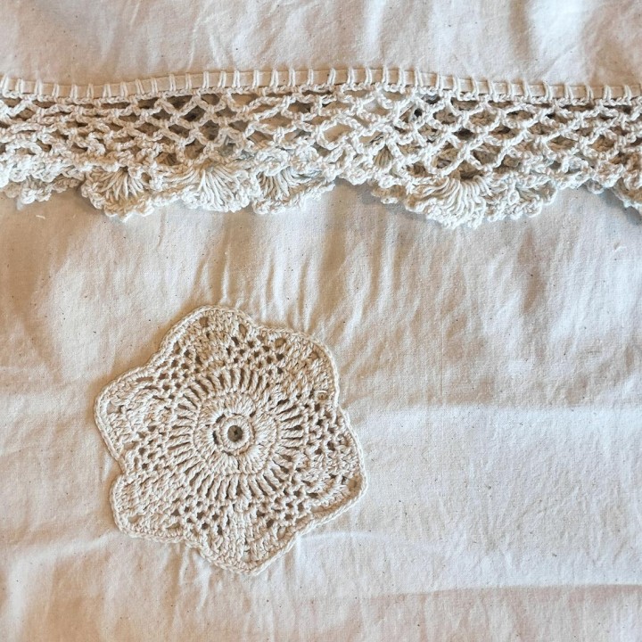 Cream cotton curtain with crochet decoration