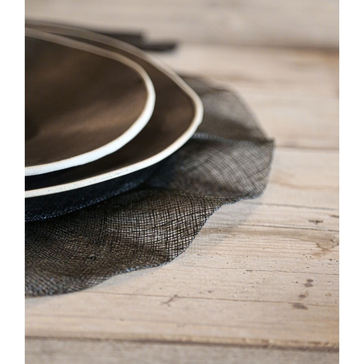 Sous-plat en filet d'abaca avec bord volant