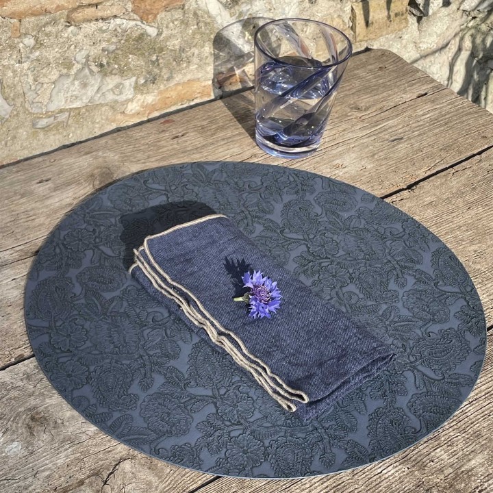 Sottopiatto in poliuretano fiori rilievo bifacciale