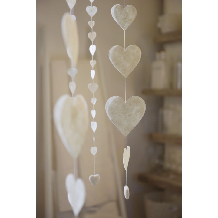 Filo di cuori in carta colore panna 160 cm