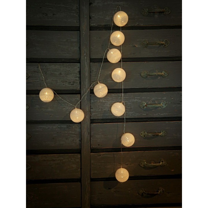 10 transparent white spheres wire with batteries 180 cm