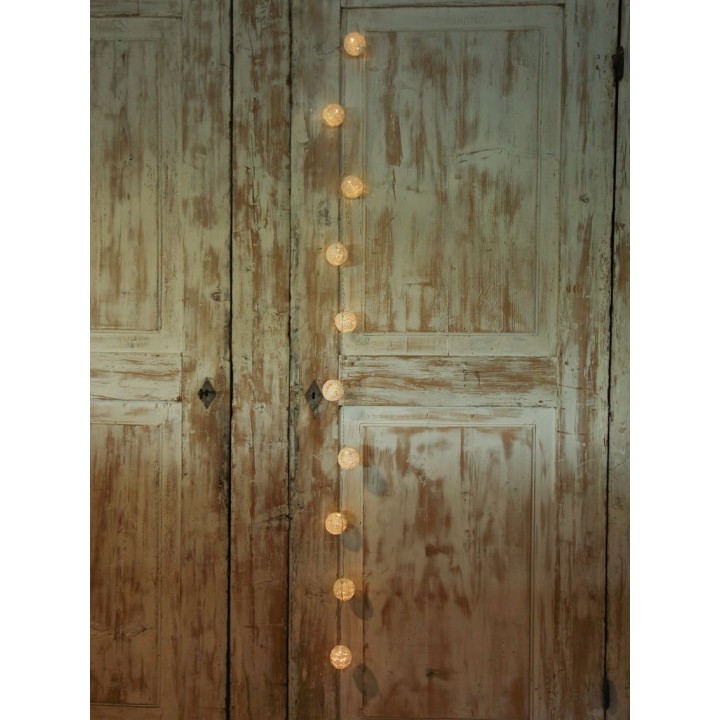 10 white lace spheres wire 225 cm