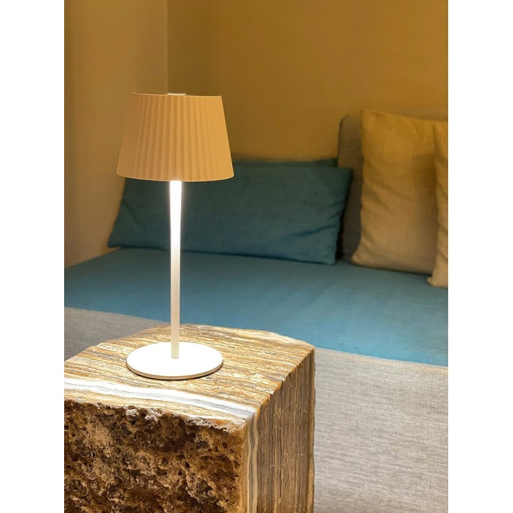 Pleated hat lamp with round base - usb