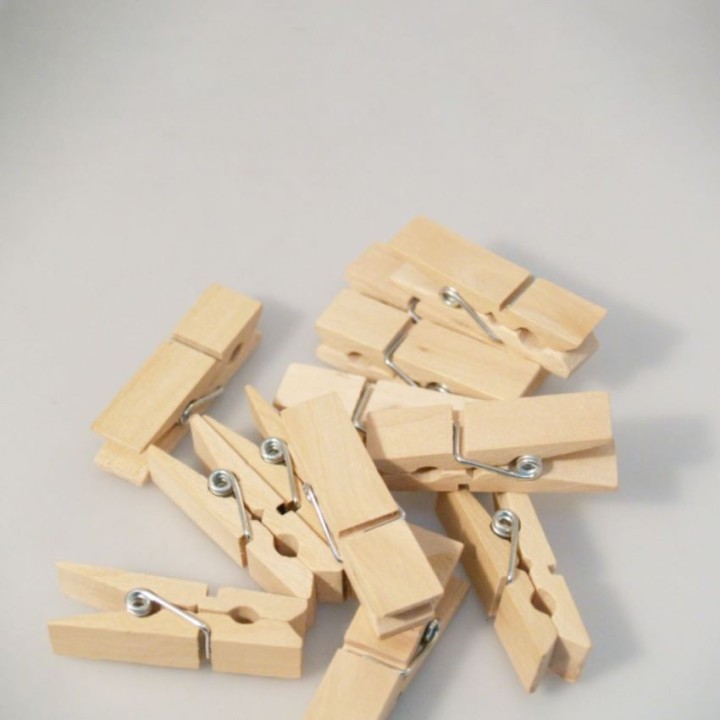 Set 12 natural wood clothes pins h4.4 cm