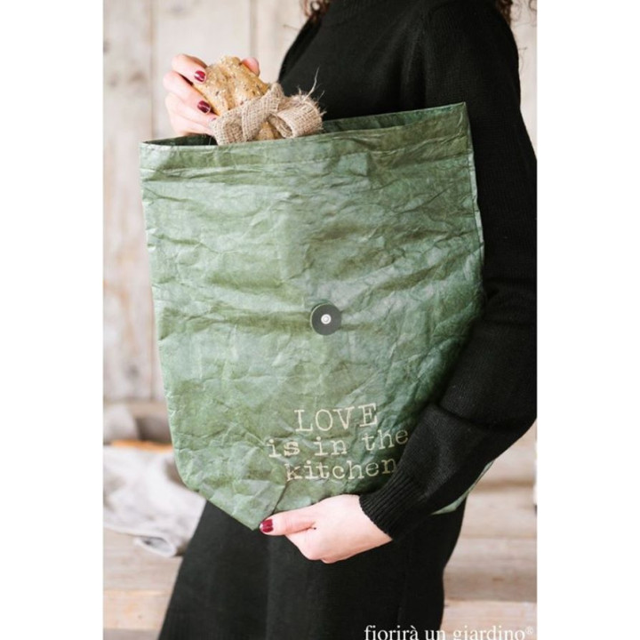 Sac thermique vert avec bouton "love is in the kitchen" 11 x 22 h40 cm