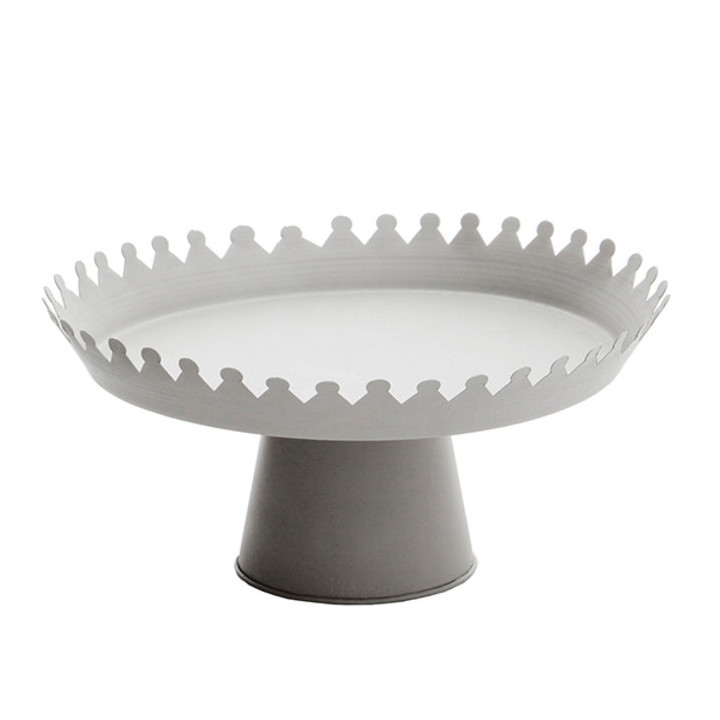 Plat a gateau gris sur pied en fer-blanc motif couronne d32 h15 cm