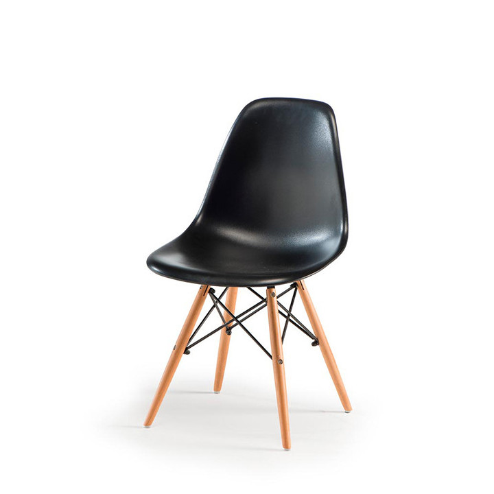 Black frame chair with beechwood legs