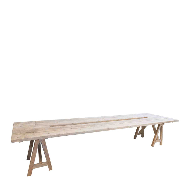 Table en bois brut avec treteaux et trou central 350x95xh75 cm