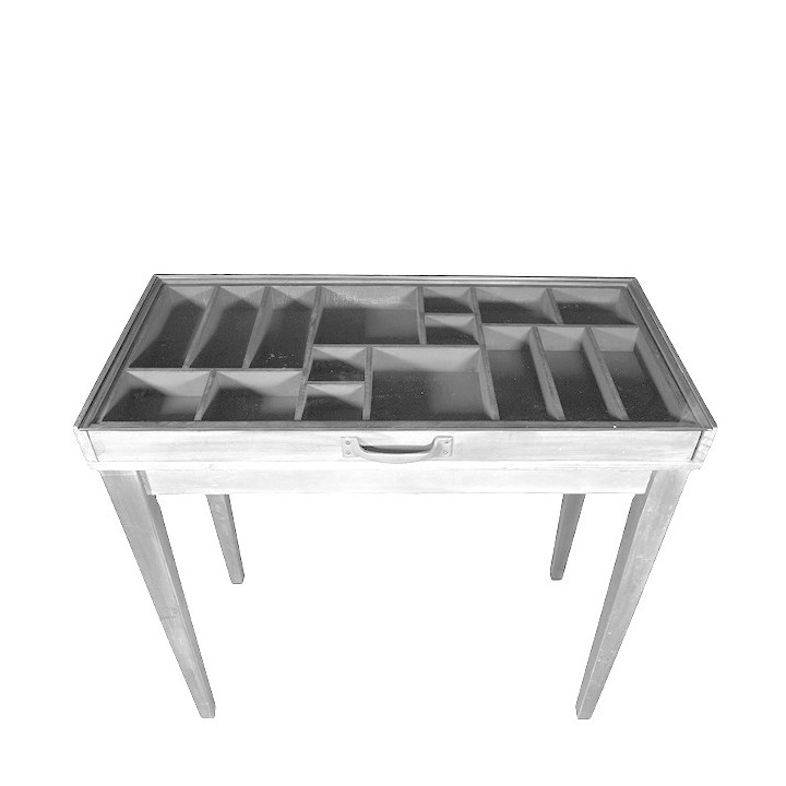 Mi-table d'exposition en verre et bois blanc 44 x 85 h78.5 cm