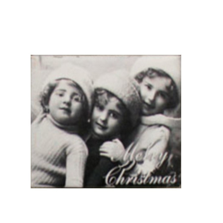 Boite en fer blanc avec 3 garcons et ecrit "merry christmas" 13x15 h7.5 cm