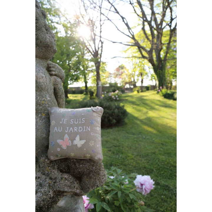 Coussin broide "je suis au jardin" 20 x 20 cm