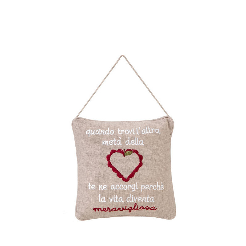Coussin broide "quando trovi..."(quand tu trouves l'autre...) 20 x 20 cm
