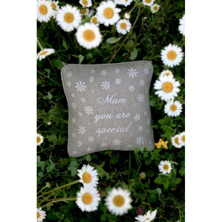Cuscino ricamato "mum you are special" margherite 20 x 20 cm