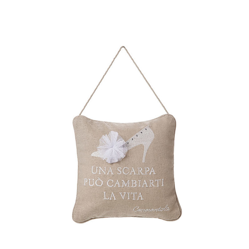 Embroidered throw pillow "una scarpa"(trad:a shoe can change your life)20 x 20 cm