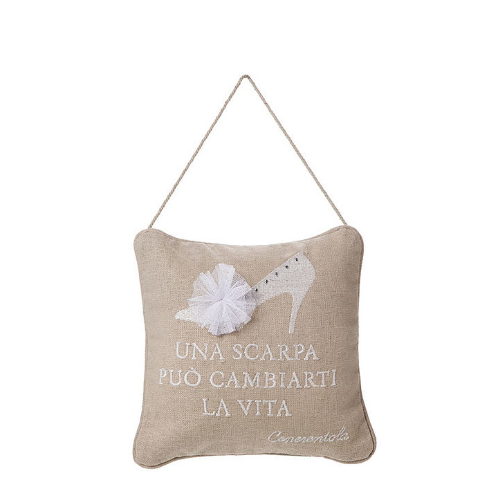 Embroidered throw pillow "una scarpa"(trad:a shoe can change your life)20 x 20 cm