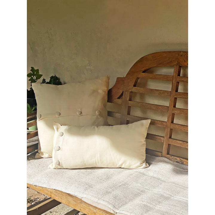 Housse carree coton creme avec boutons 30x55 cm