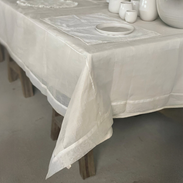 Cream organza tablecloth 250 x 150 cm