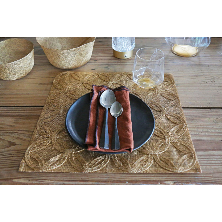 Sottopiatto in abaca petali pieni 36 x 36 cm