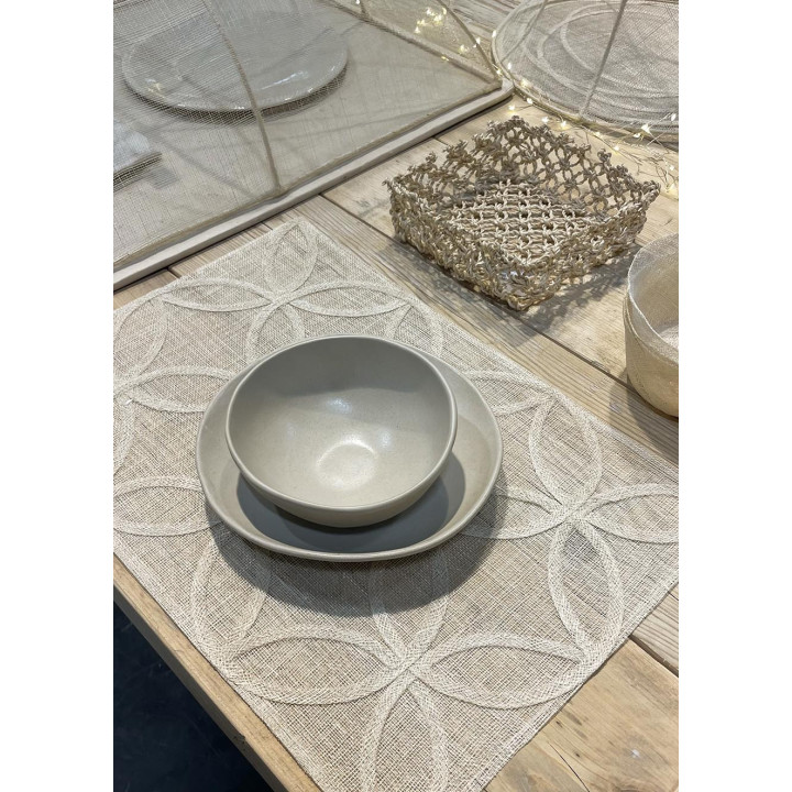 Abaca placemat with petals deco 33 x 48 cm