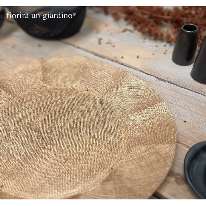 Sous-plat en filet d'abaca avec bord volant