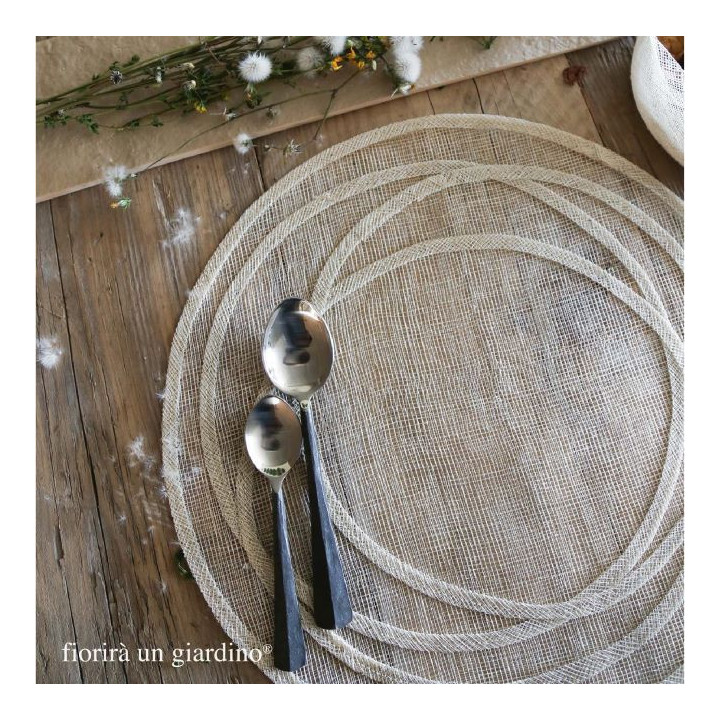 Sous-plat en filet d'abaca cercles irreguliers