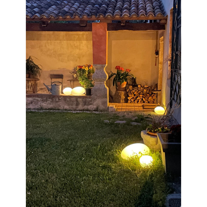 Set of 2 stone shaped garden lamps solar power 24x18/ 31x25 cm