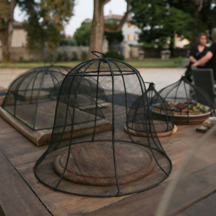 Cloche couvre-plat en filet d'abaca d40 h30 cm
