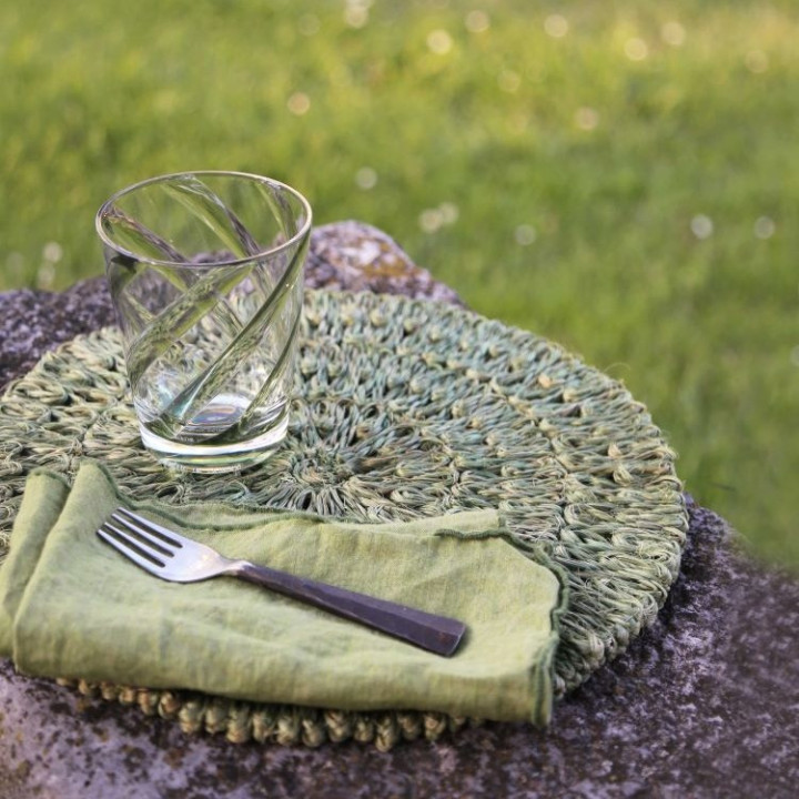 Sous-plat epaisse en abaca couleur vert d40 h1.5 cm